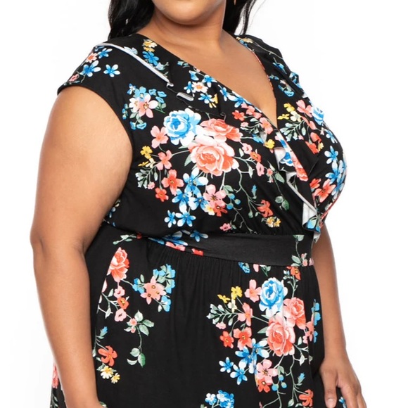 🖤Nwt Absolutely stunning Black floral dress size 4X - Picture 2 of 11